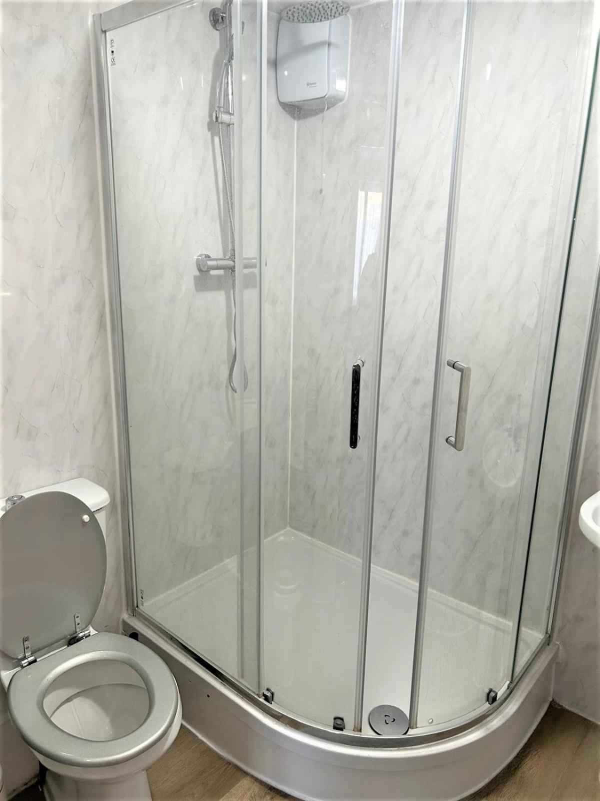 London Zone 2 Lovely 4 Bedroom Apartment - 3 Trowbridge Road 外观 照片